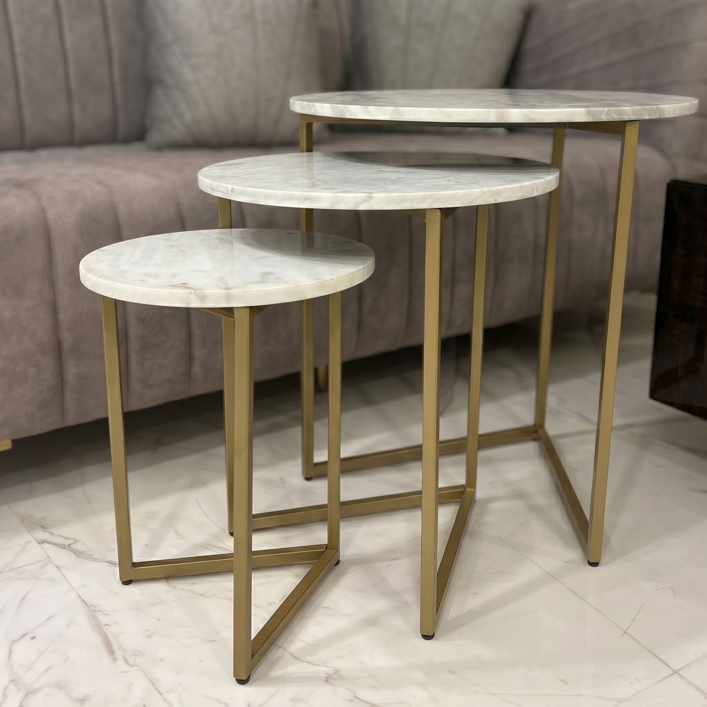 Round Nesting Table Set
