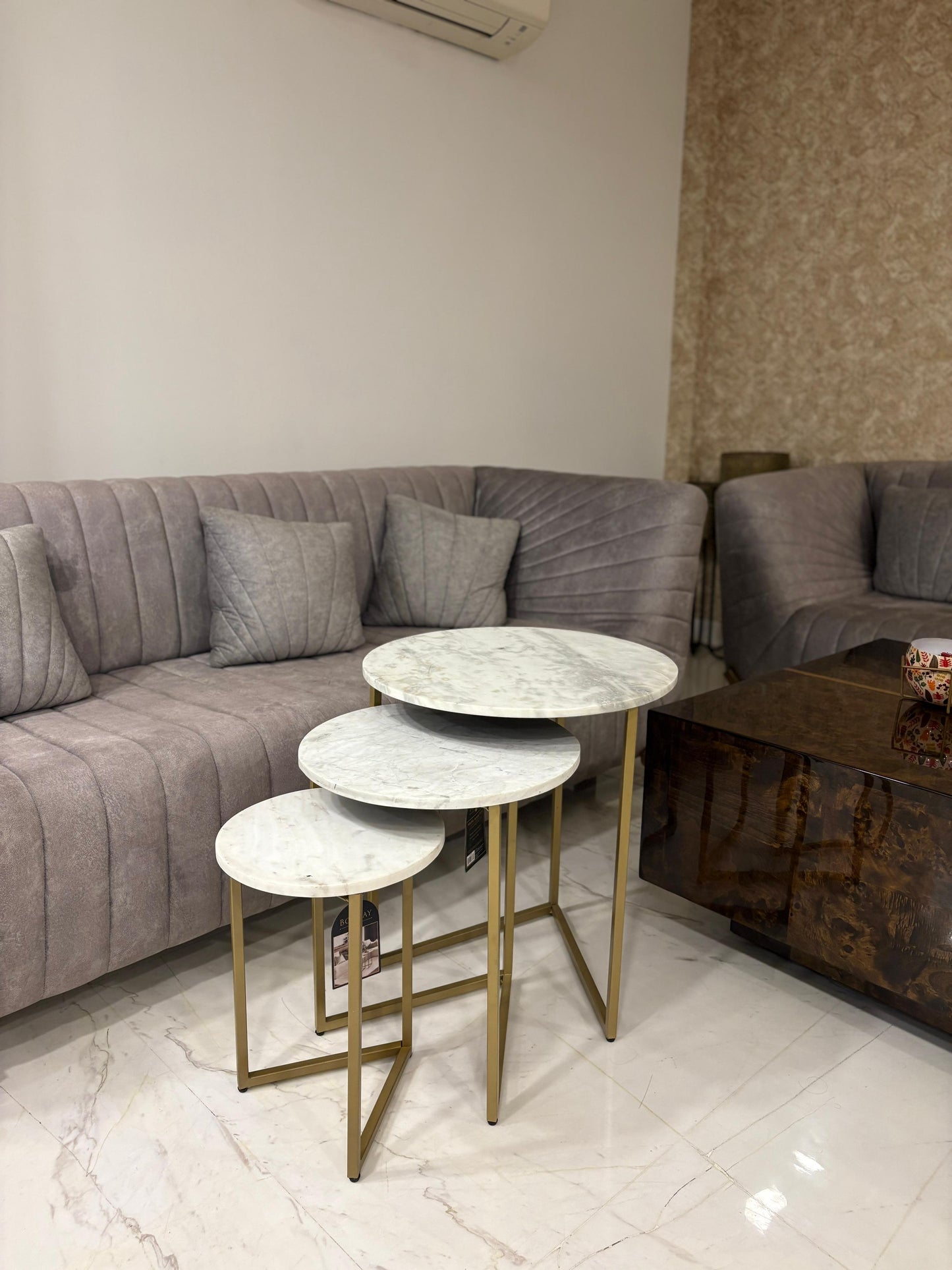 ROUND NESTING TABLE | SET OF 3