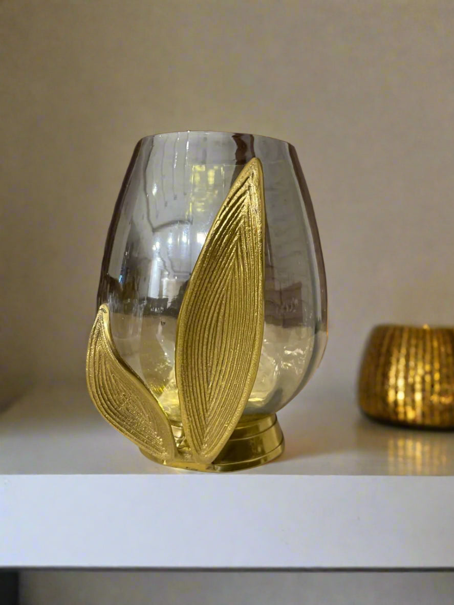 LEAF HURRICANE GLASS SHOWPIECE