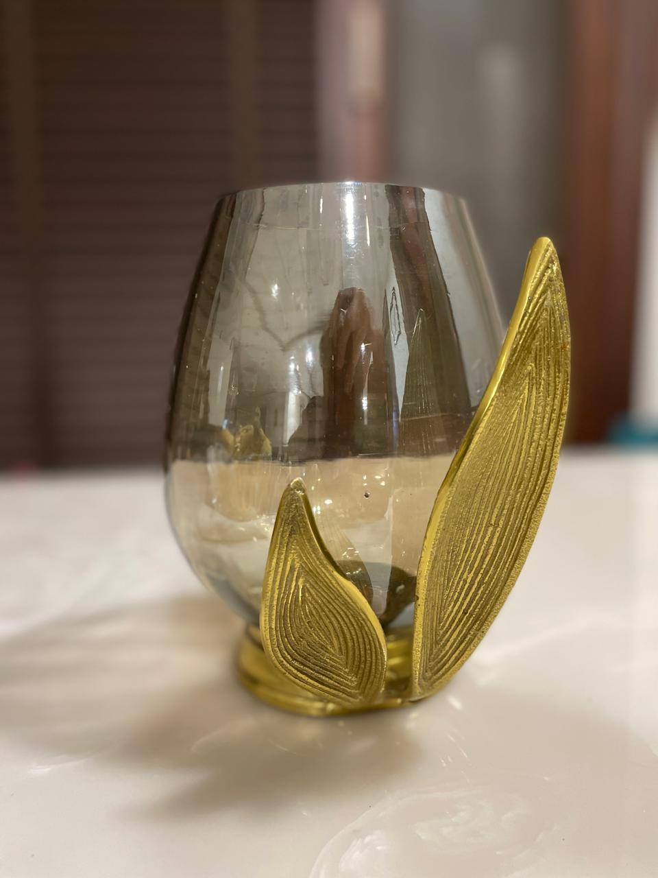 LEAF HURRICANE GLASS SHOWPIECE