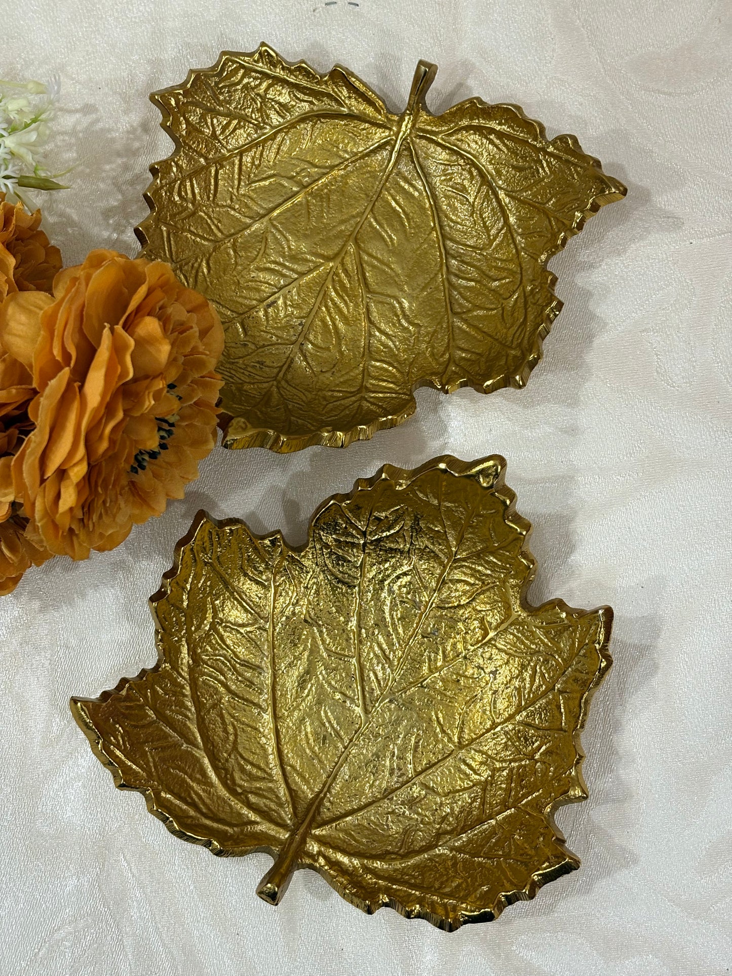 METAL GOLDEN MAPLE LEAF PLATE