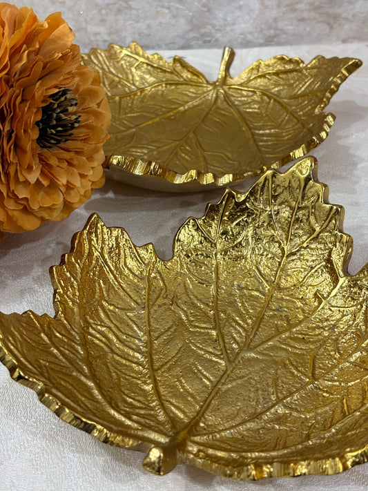 METAL GOLDEN MAPLE LEAF PLATE