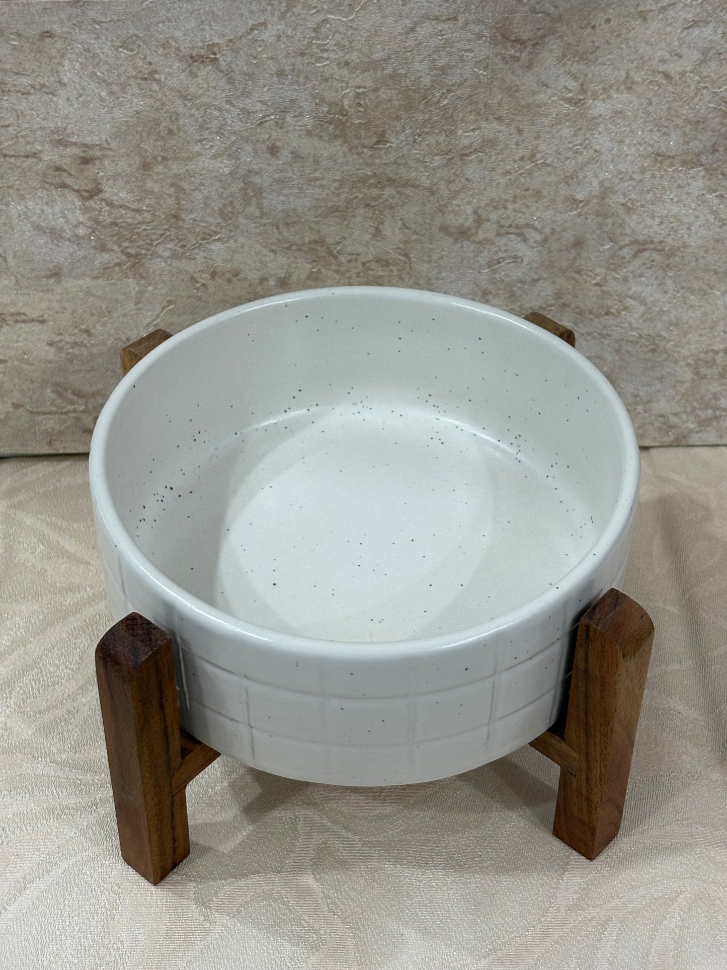 CERAMIC SERVING BOWL WITH WOOD STAND