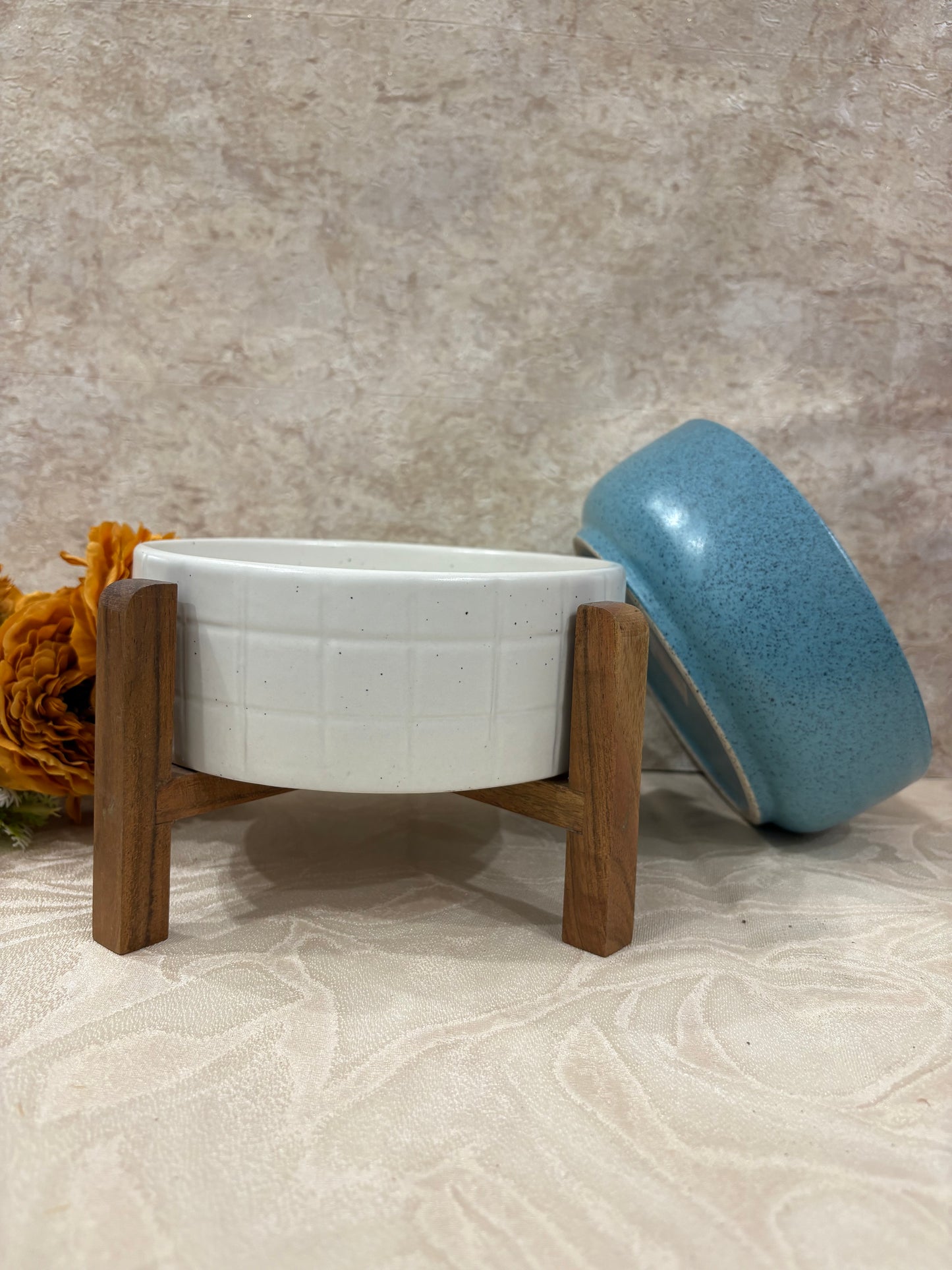 CERAMIC SERVING BOWL WITH WOOD STAND
