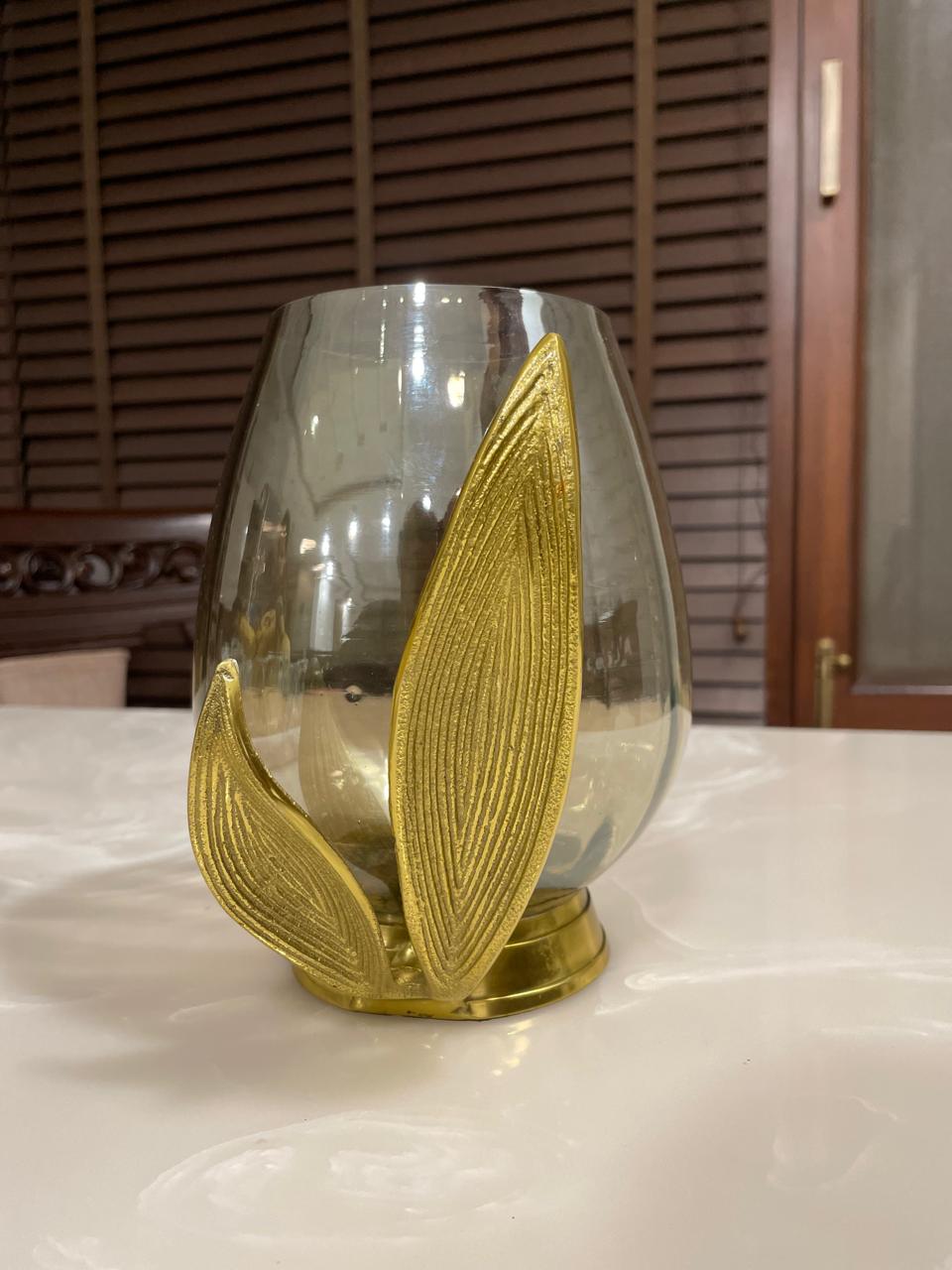 LEAF HURRICANE GLASS SHOWPIECE